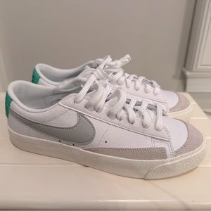 Nike blazer low 77 BNWOT YOUTH 5.5